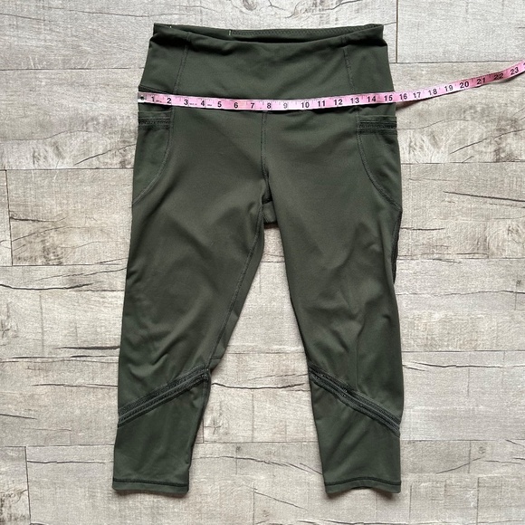 Victoria's Secret Sport Knockout Army Khaki Green Capri Cut Out Mesh Leggings M - Picture 5 of 13